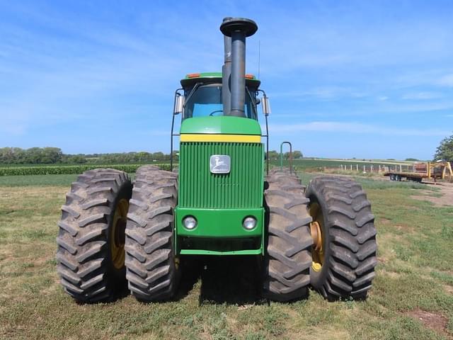 Image of John Deere 8440 equipment image 2