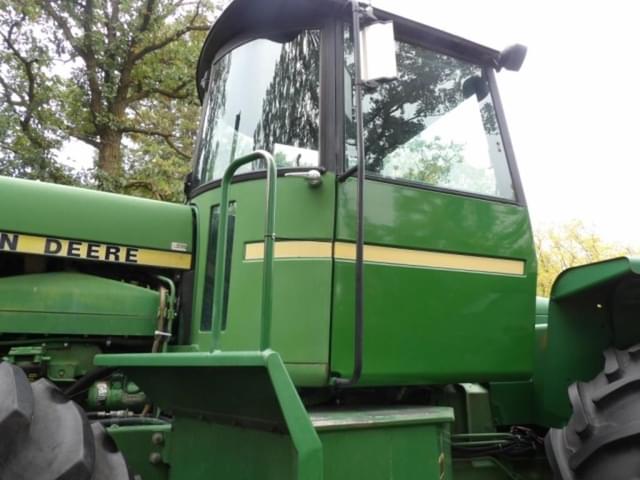 Image of John Deere 8440 equipment image 2