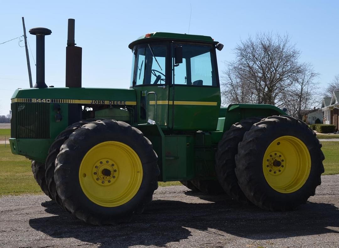 Image of John Deere 8440 Primary image