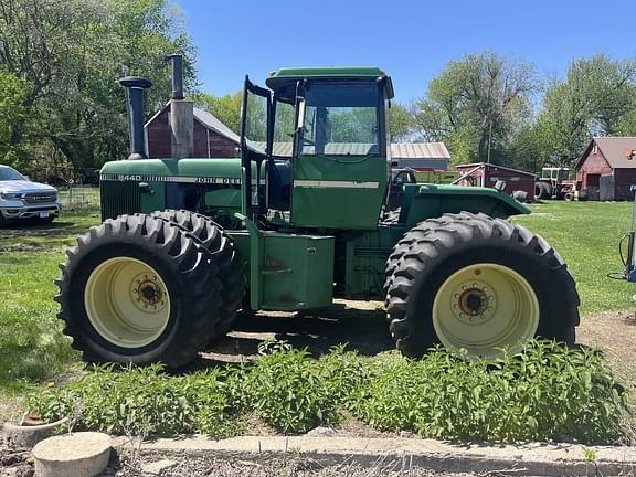 Image of John Deere 8440 equipment image 2