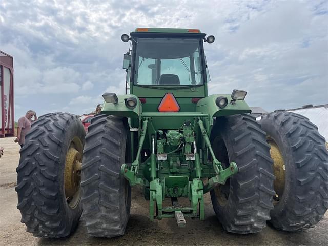 Image of John Deere 8440 equipment image 2