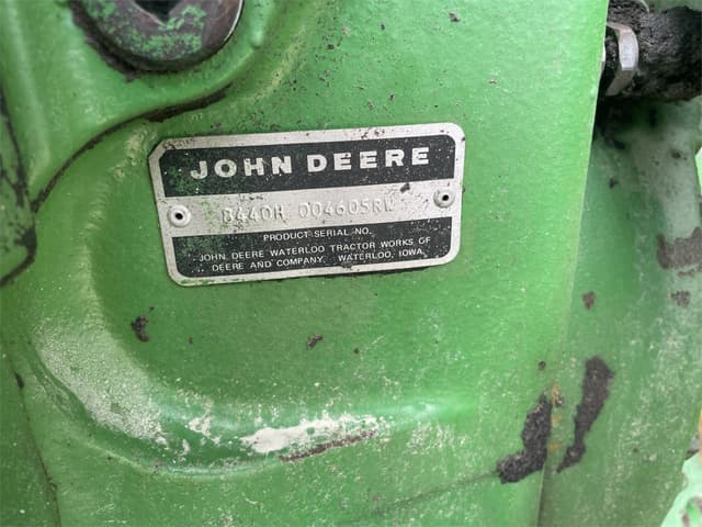Image of John Deere 8440 equipment image 1