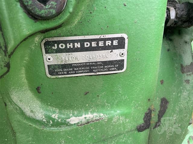 Image of John Deere 8440 equipment image 1