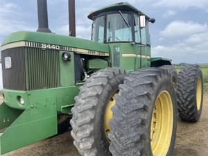 1981 John Deere 8440 Image