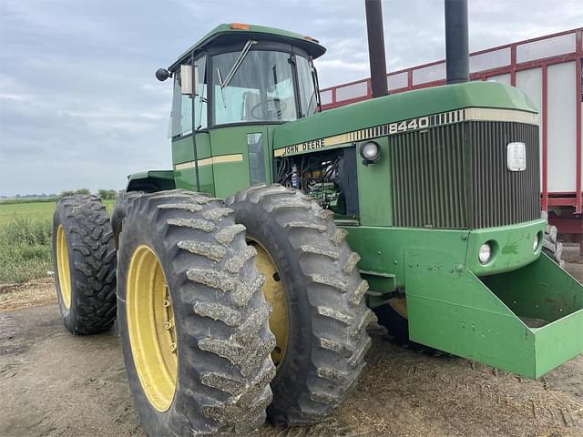 Image of John Deere 8440 equipment image 4