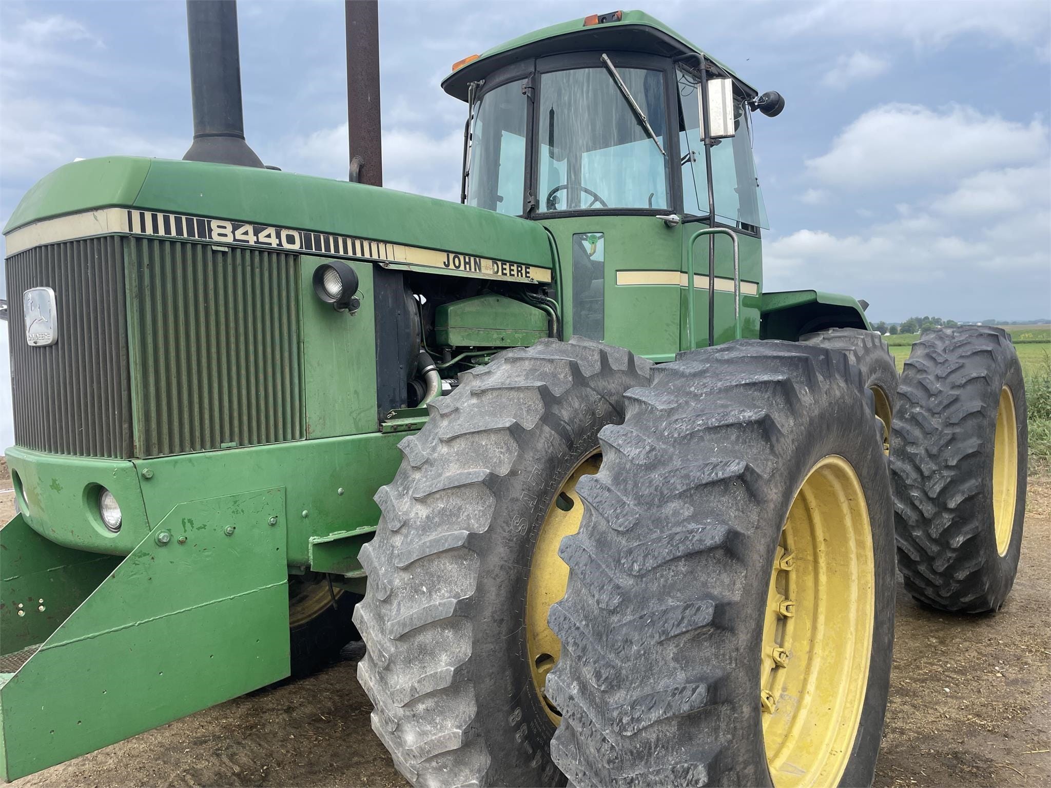 1981 John Deere 8440 Equipment Image0