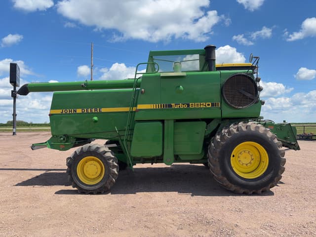 Image of John Deere 8820 equipment image 3