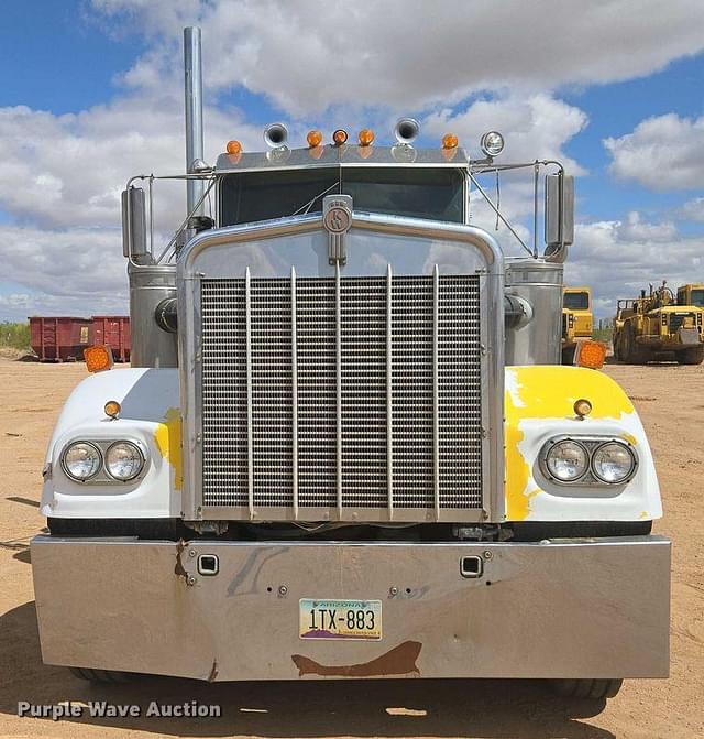 Image of Kenworth W900 equipment image 1