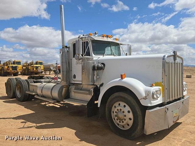Image of Kenworth W900 equipment image 2