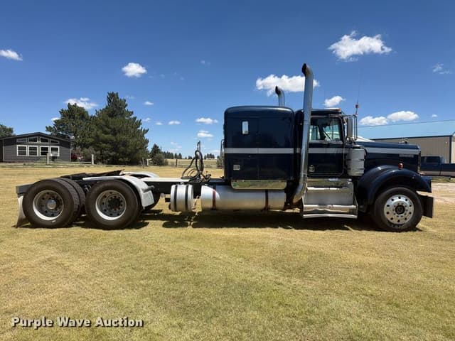 Image of Kenworth W900 equipment image 3