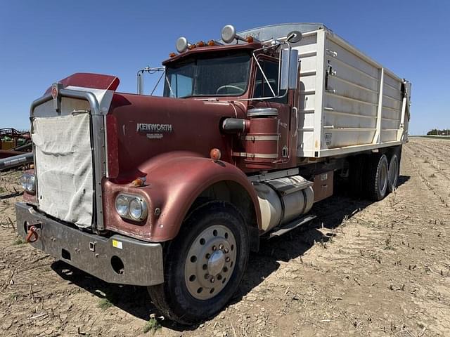 Image of Kenworth W900 equipment image 1