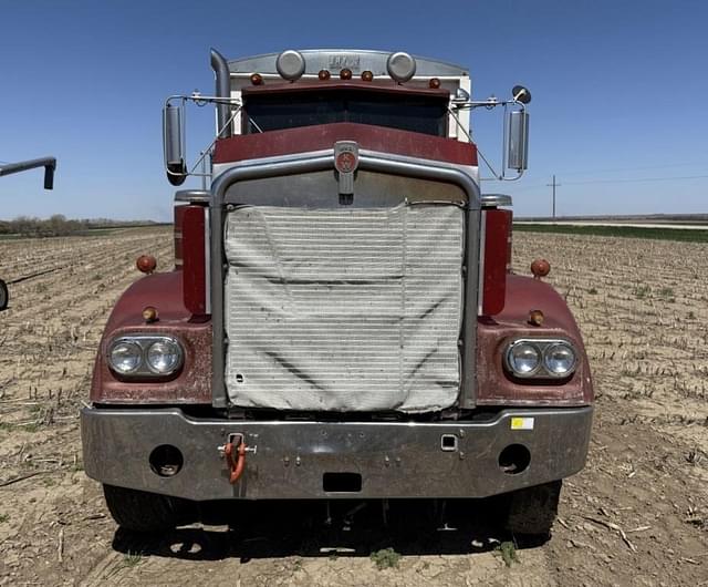 Image of Kenworth W900 equipment image 2