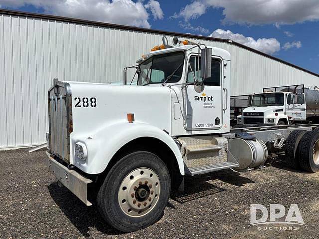 Image of Kenworth W900 equipment image 4