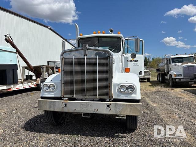 Image of Kenworth W900 equipment image 3