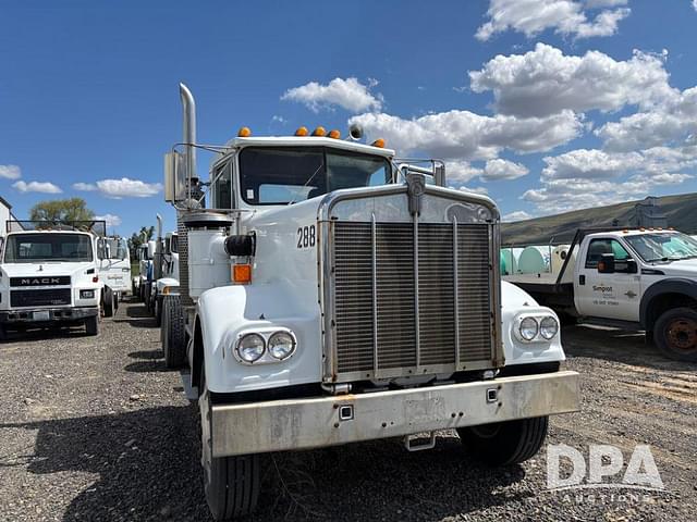 Image of Kenworth W900 equipment image 2