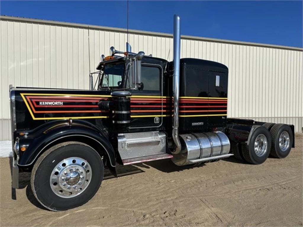 Main image Kenworth W900A