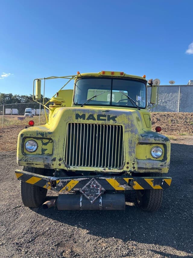 Image of Mack DM492S equipment image 4