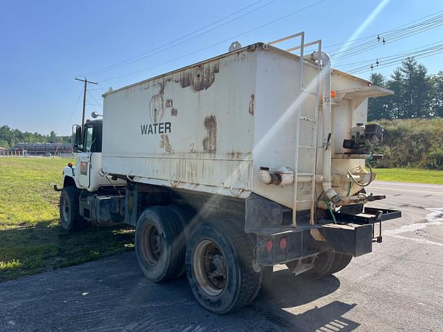 Image of Mack DM686SX equipment image 2
