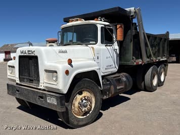 Main image Mack R686ST
