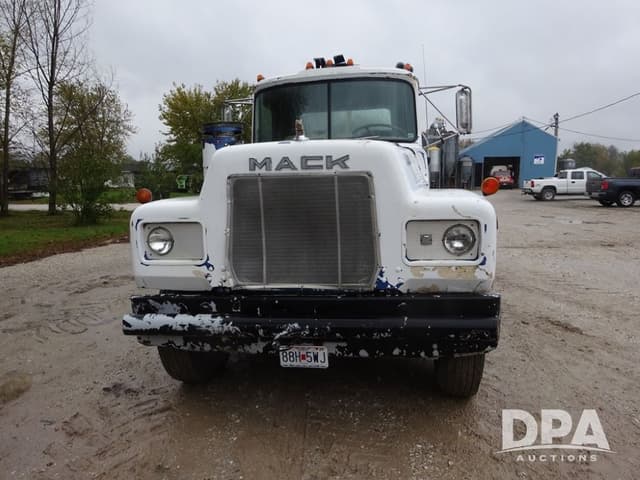 Image of Mack R686ST equipment image 4