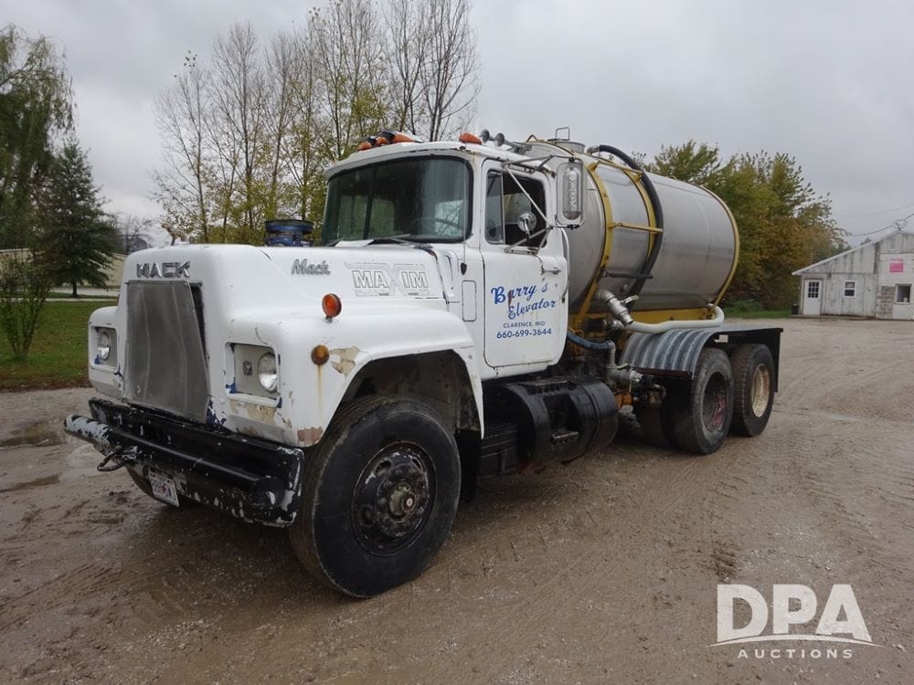 1981 Mack R686ST Equipment Image0