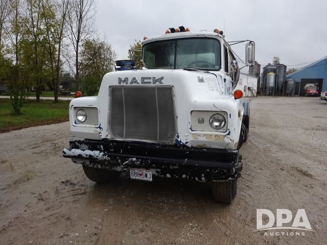 Image of Mack R686ST equipment image 3