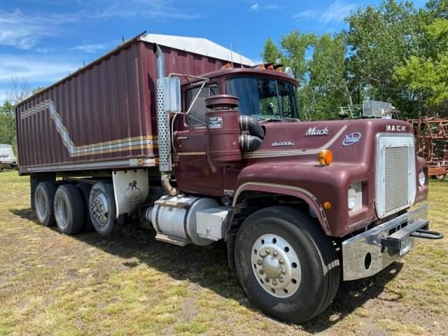 Image of Mack RL600L equipment image 1
