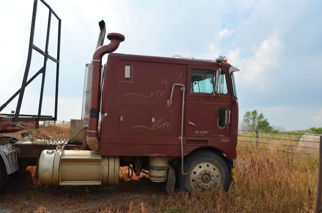 Image of Peterbilt 352 Primary image