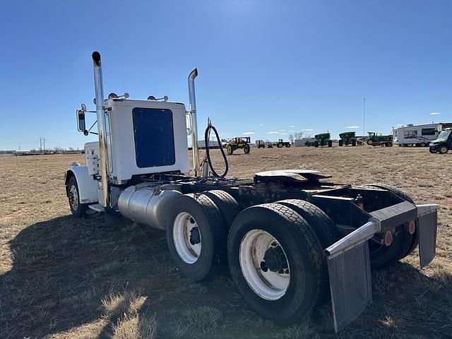 Image of Peterbilt 359 equipment image 4