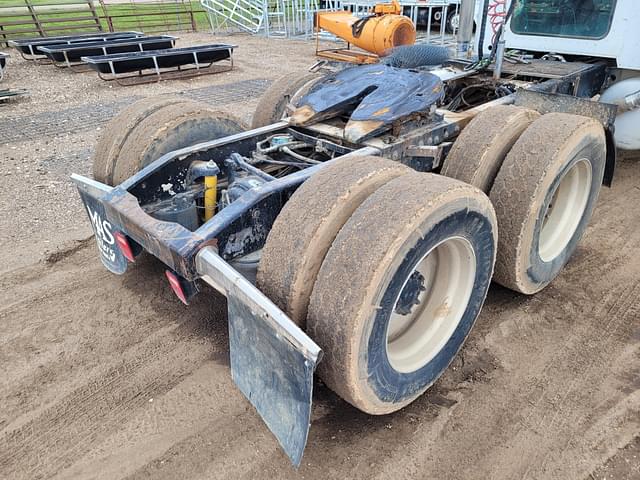 Image of Peterbilt 359 equipment image 3