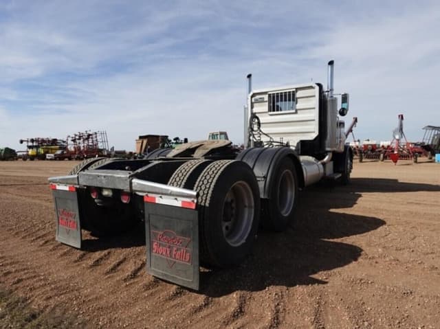 Image of Peterbilt 359 equipment image 2