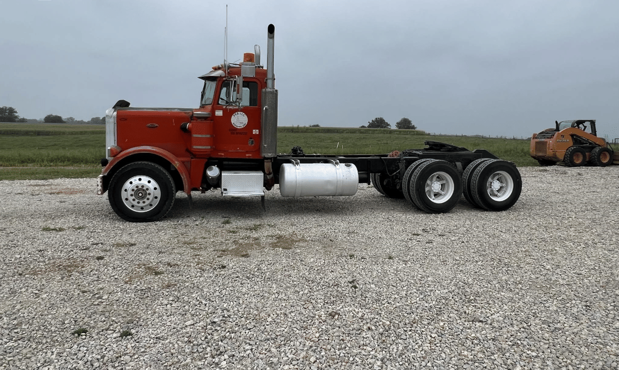 Main image Peterbilt 359