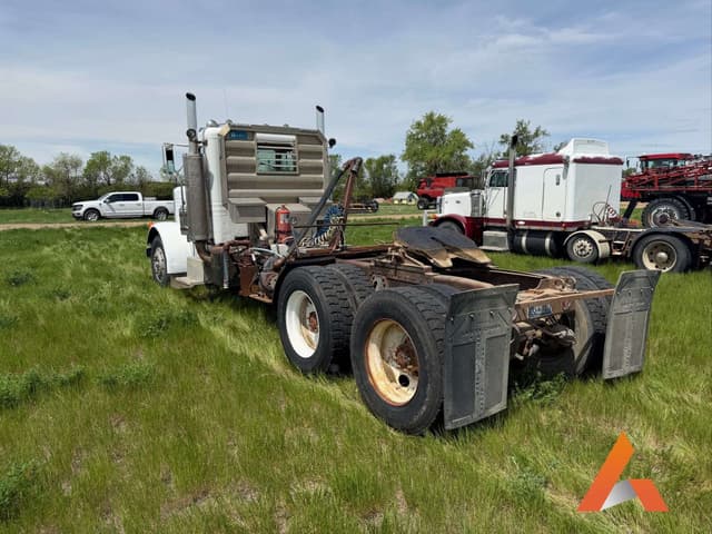 Image of Peterbilt 359 equipment image 2