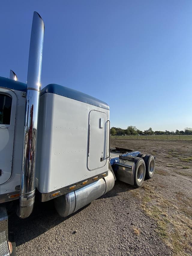 Image of Peterbilt 379 equipment image 3