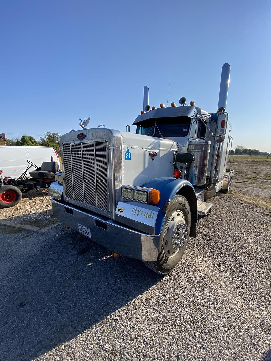 Image of Peterbilt 379 Primary image