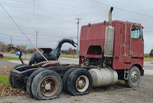 Image of Peterbilt Undetermined equipment image 4