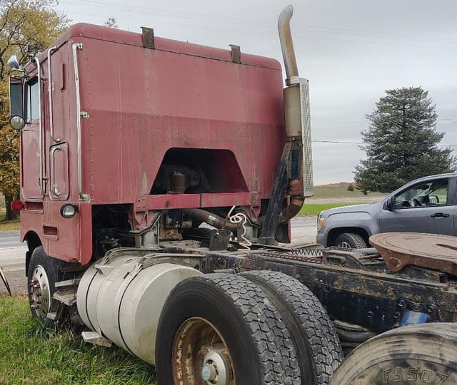 Image of Peterbilt Undetermined equipment image 2