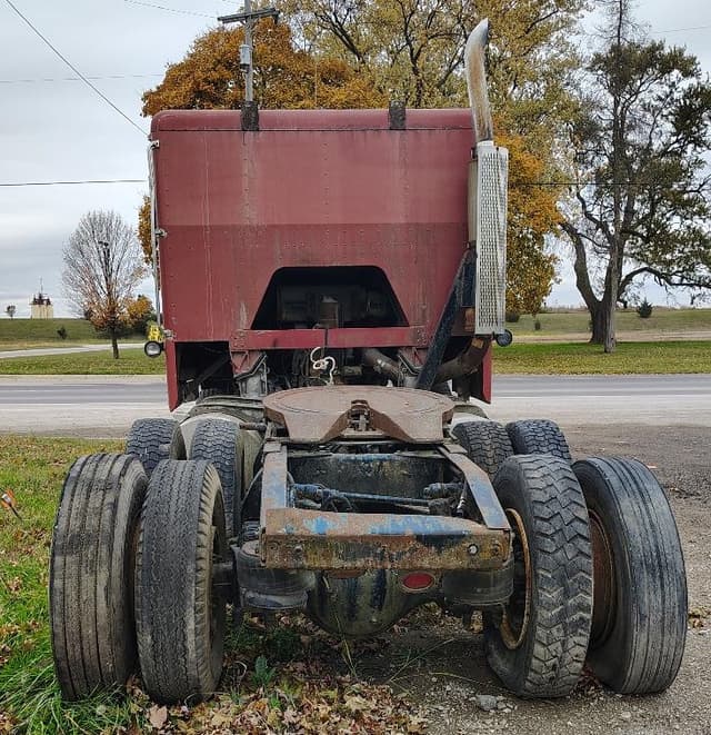 Image of Peterbilt Undetermined equipment image 3