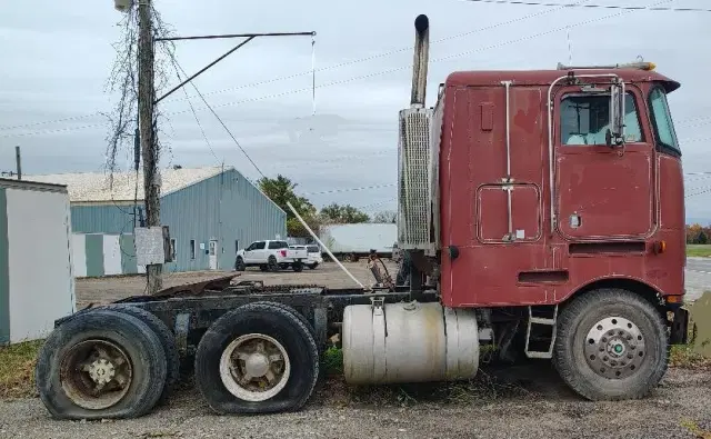 Image of Peterbilt Undetermined equipment image 4