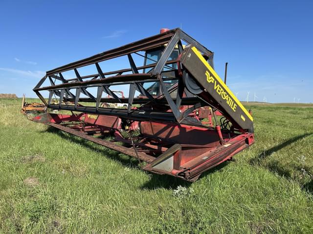 Image of Versatile 4400 equipment image 1