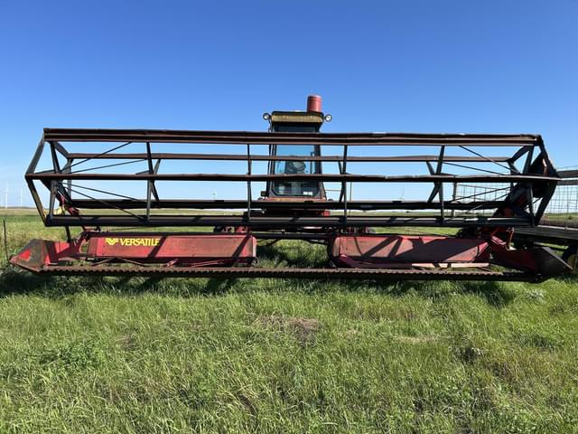 Image of Versatile 4400 equipment image 2