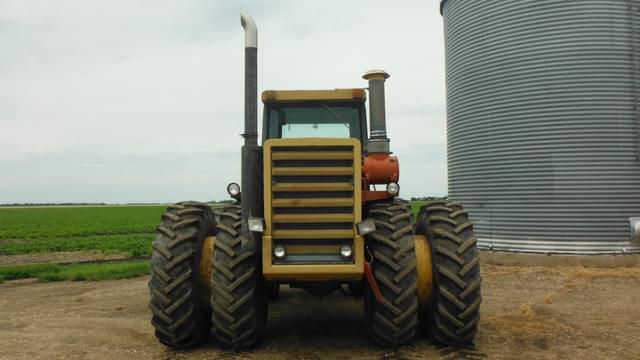 Image of Versatile 875 equipment image 2