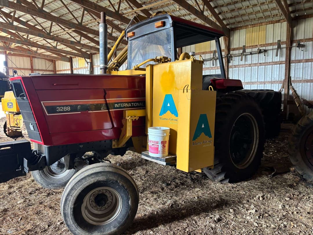 Image of International Harvester 3288 Image 1