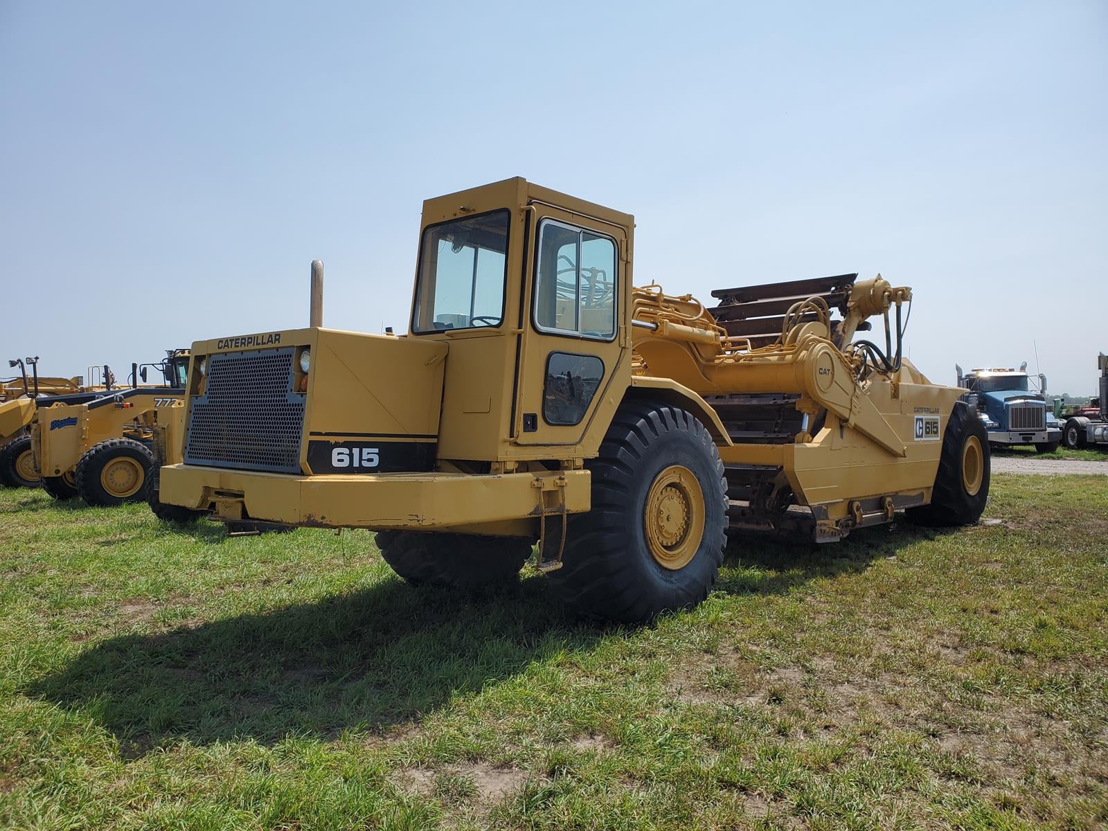 Main image Caterpillar 615