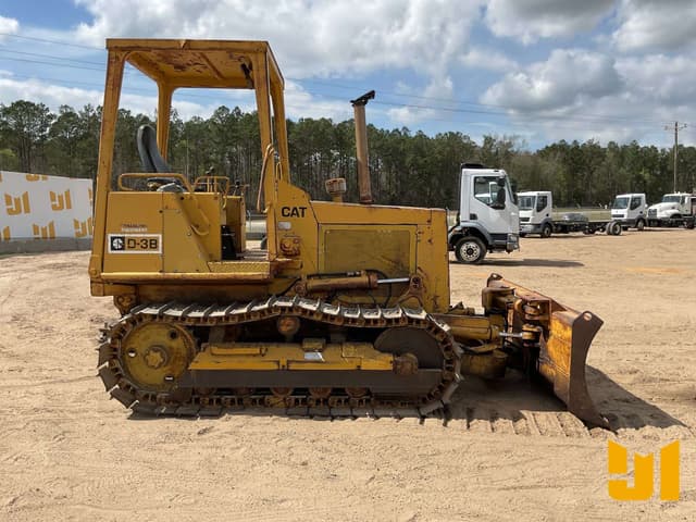 Image of Caterpillar D3B equipment image 3