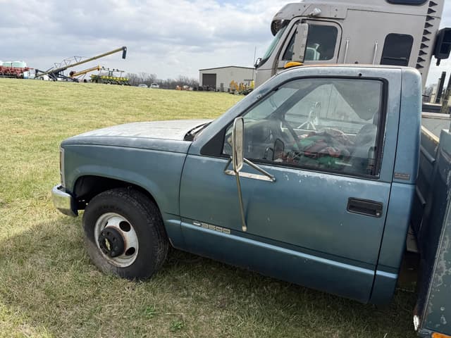 Image of Chevrolet 3500 equipment image 4