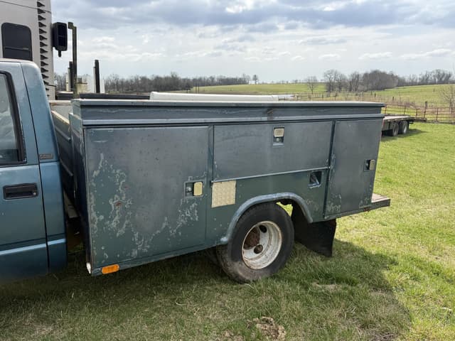 Image of Chevrolet 3500 equipment image 3