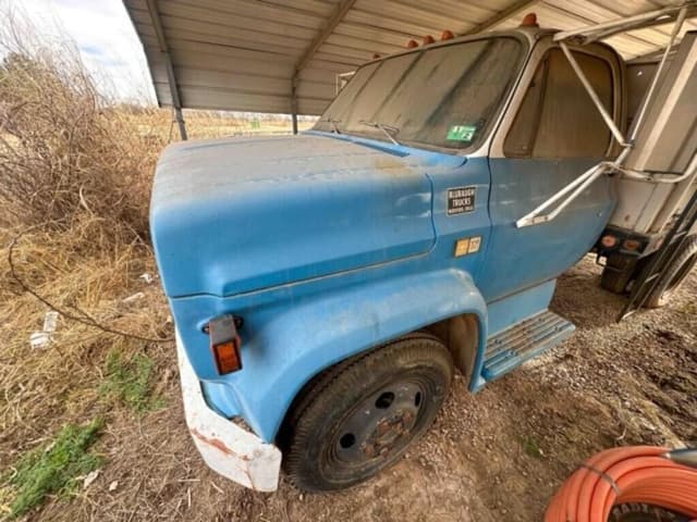 Image of Chevrolet C60 equipment image 1