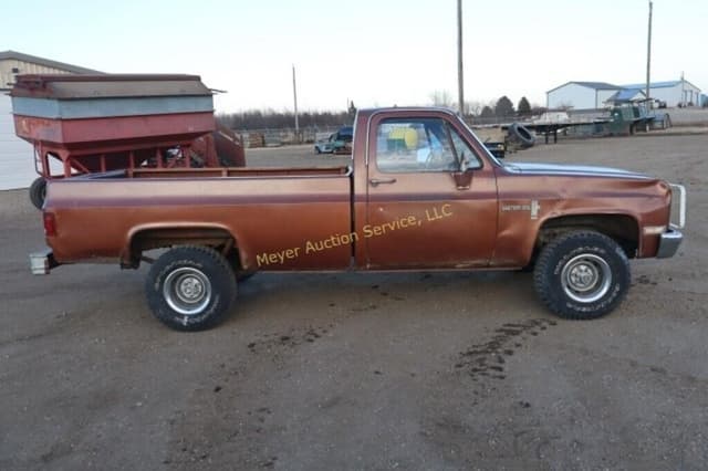 Image of Chevrolet Custom Deluxe 10 equipment image 1