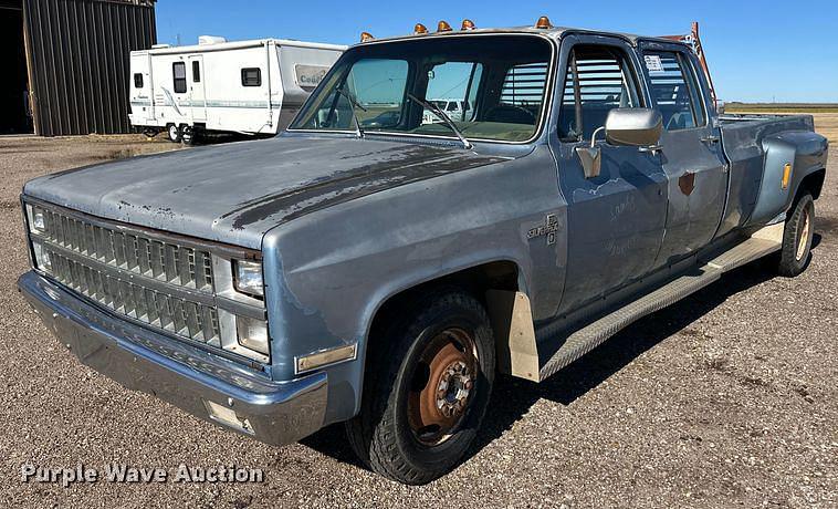 Image of Chevrolet Silverado 30 Primary image